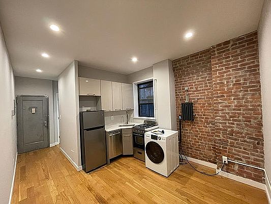 1st image of 21 Catherine St #2BA