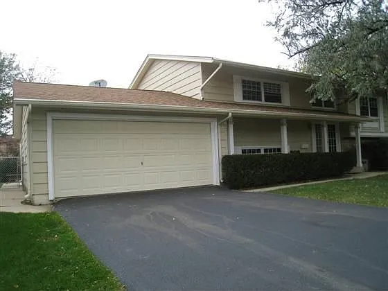 594 Bristol Ln photo 1
