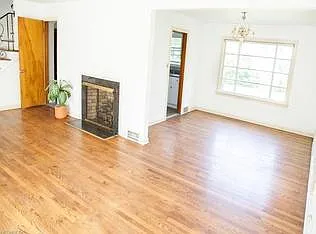 4437 Groveland Rd — Photo 9