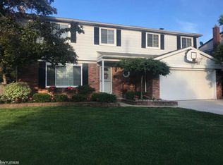 27438 Crestwood Dr, Warren, MI 48088