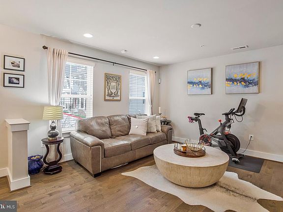 3rd image of 65 Primrose Hill Ln