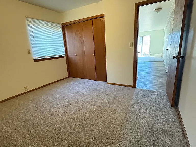 Lakeside Apartments — Photo 13