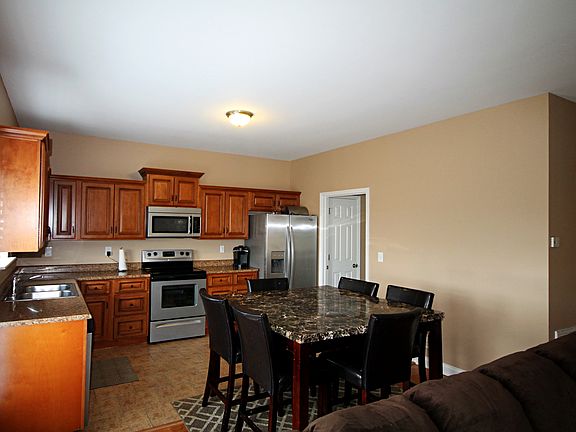 3rd image of 424 Cabernet Dr