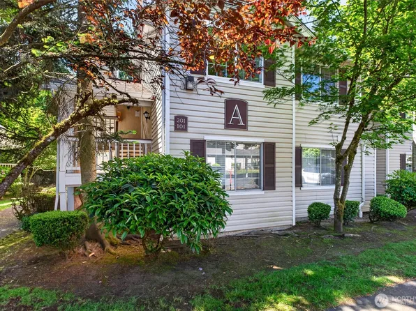 19230 Forest Park Drive NE #A201, Lake Forest Park, WA 98155