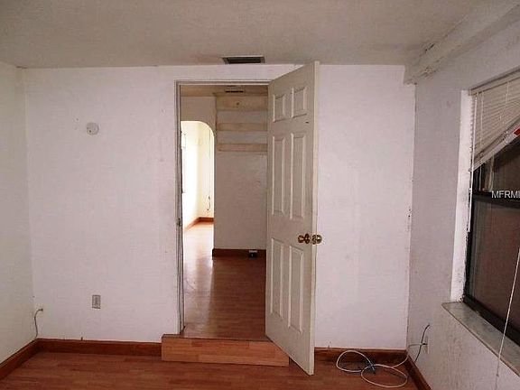 3rd image of 2450 15th Ave N