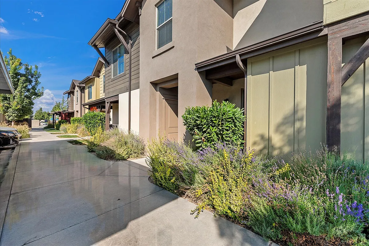 Building Photo - Linder Springs Townhomes