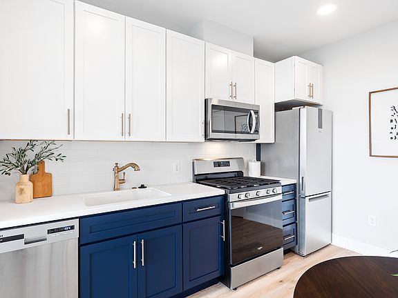 3rd image of 218 Cedar St NW #503