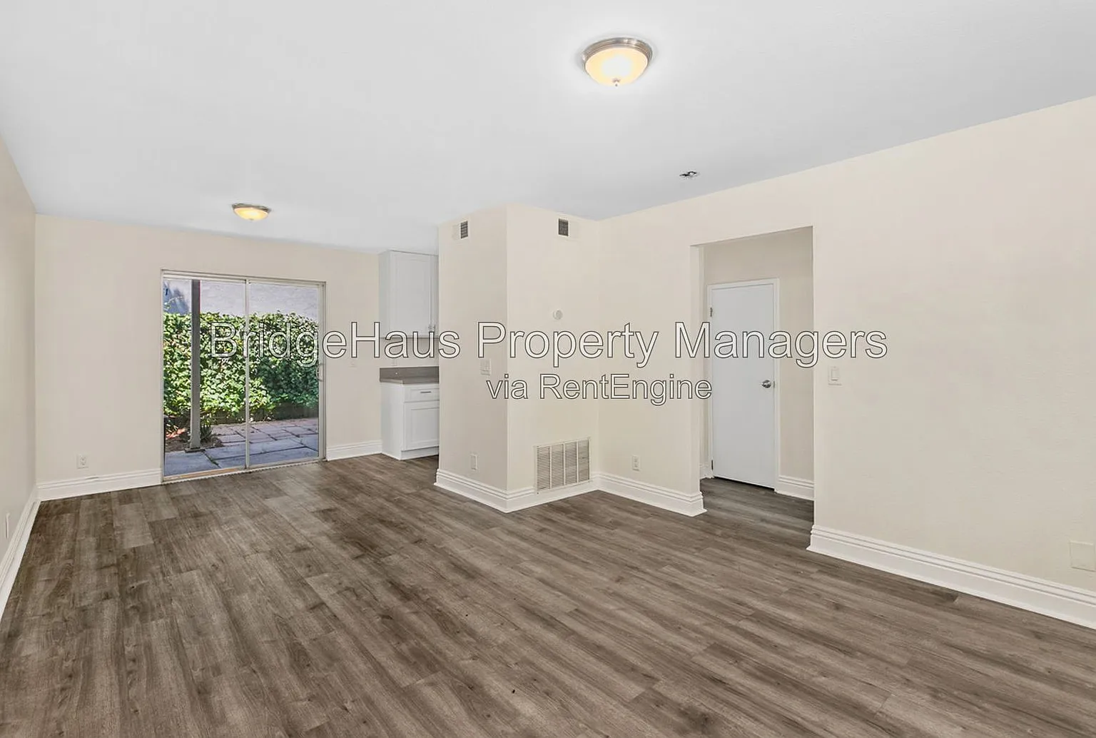 3 bed, 2.0 bath, 1053 sqft, $3,000 — Photo 4