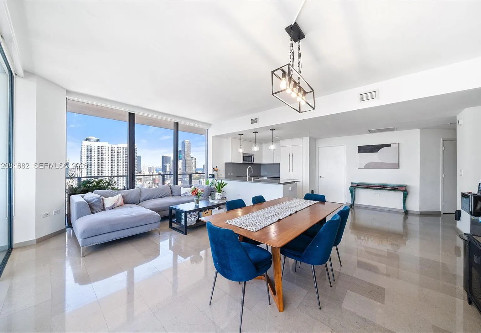 Rise Condo — Photo 1