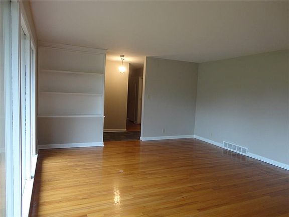2nd image of 509 Holliday Ln