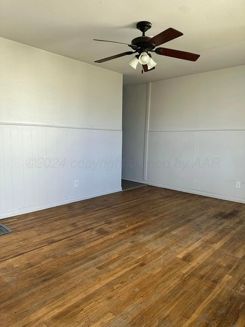 1402 Dunaway St — Photo 2