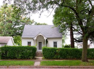 1612 J St SW, Cedar Rapids, IA 52404