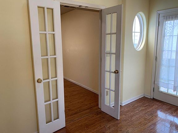 5th image of 2305 Monmouth Ct