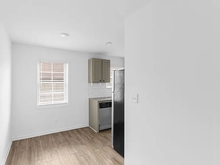 Linridge Apartments — Photo 15