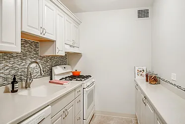 Rented by R New York