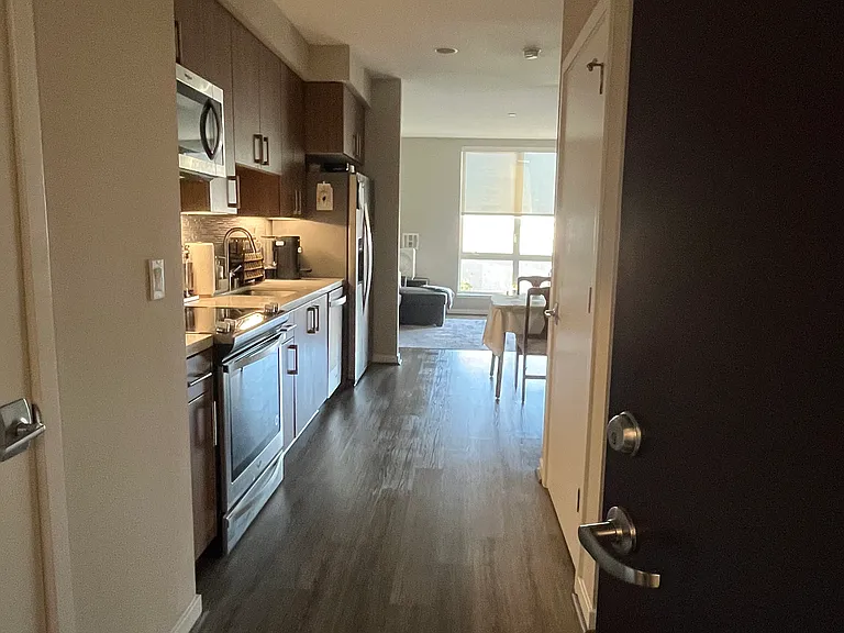 Makati Cir — Photo 1