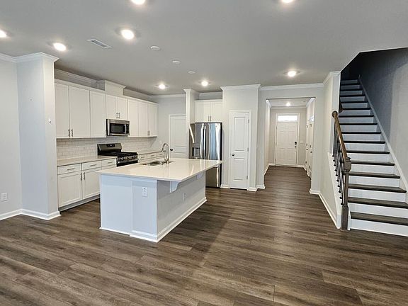3rd image of 2222 Tulip Bloom Ln