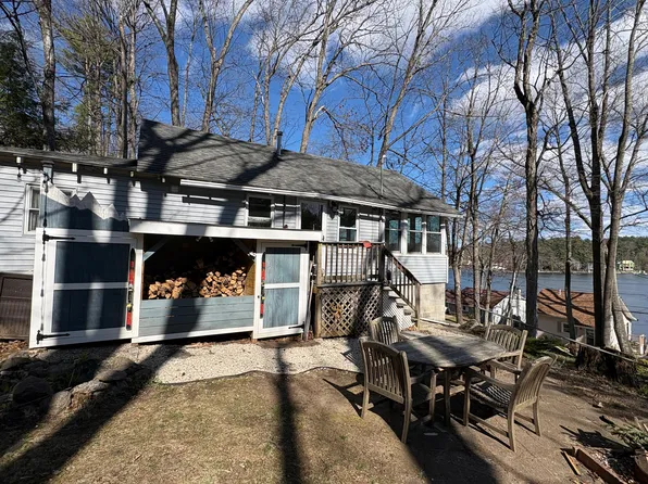 33 1st St, Windham, NH 03087