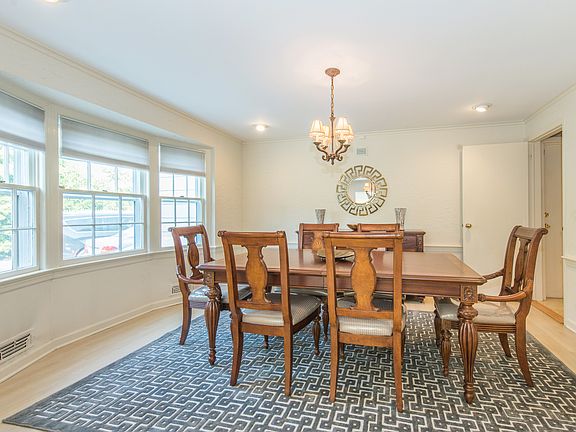 5th image of 484 Long Hill Dr