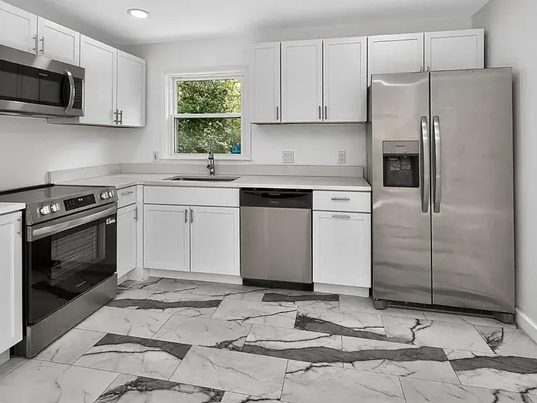 6832 Kenton Ave — Photo 4