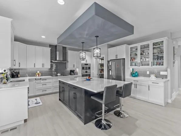 6813 Knox Loop SW, Edmonton, AB T6W 4R3
