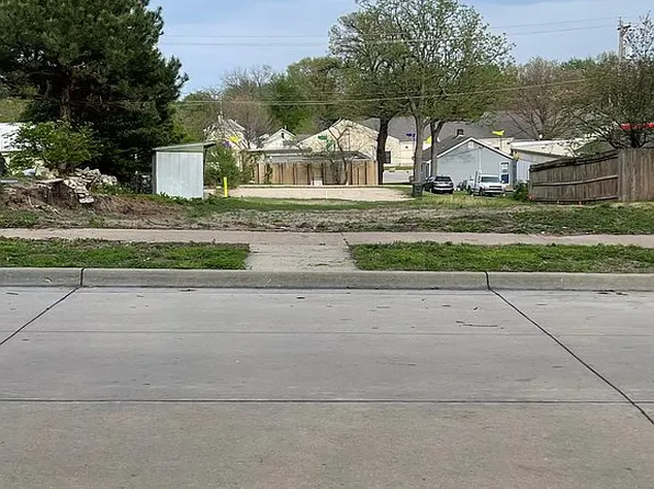 610 Elm St, Wamego, KS 66547