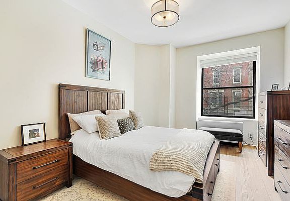 4th image of 18 E 12th St APT 2-D