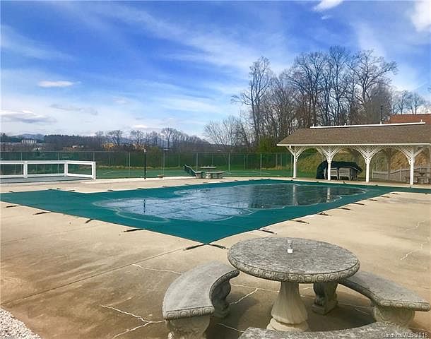 2nd image of 2905 Sagamore Ln