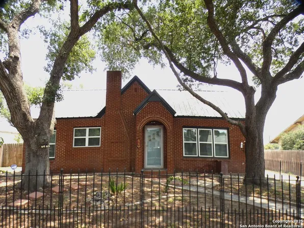 602 E Corpus Christi, Beeville 78102