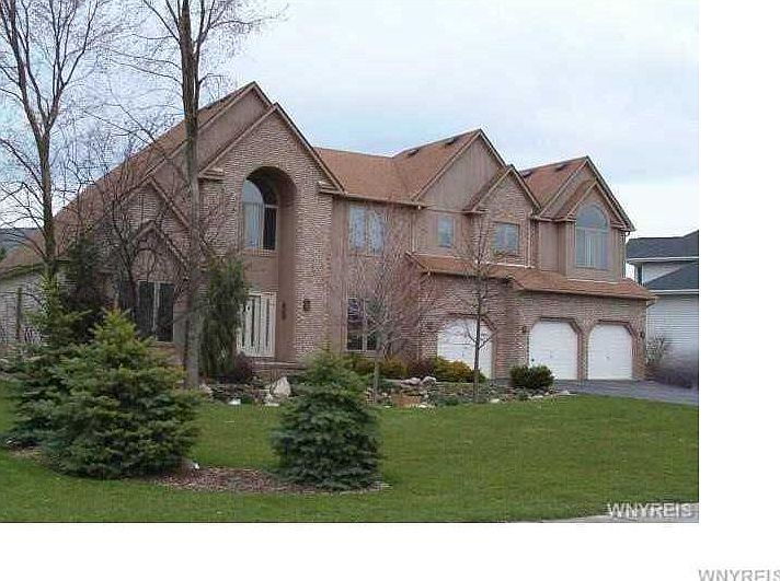 1st image of 5 Edgewater Dr