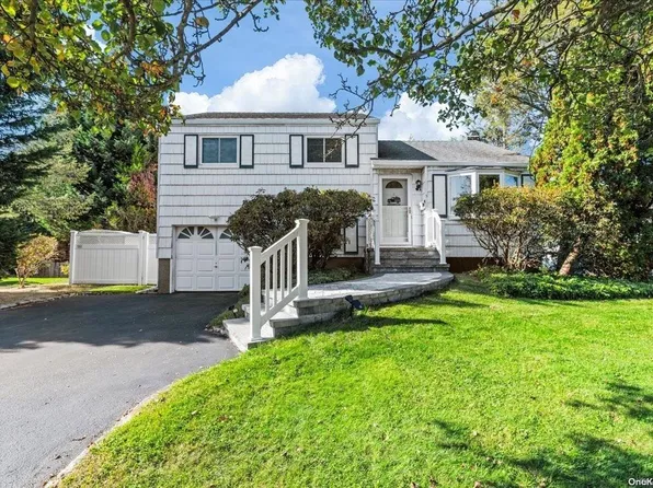 3 Capri, Plainview, NY 11803