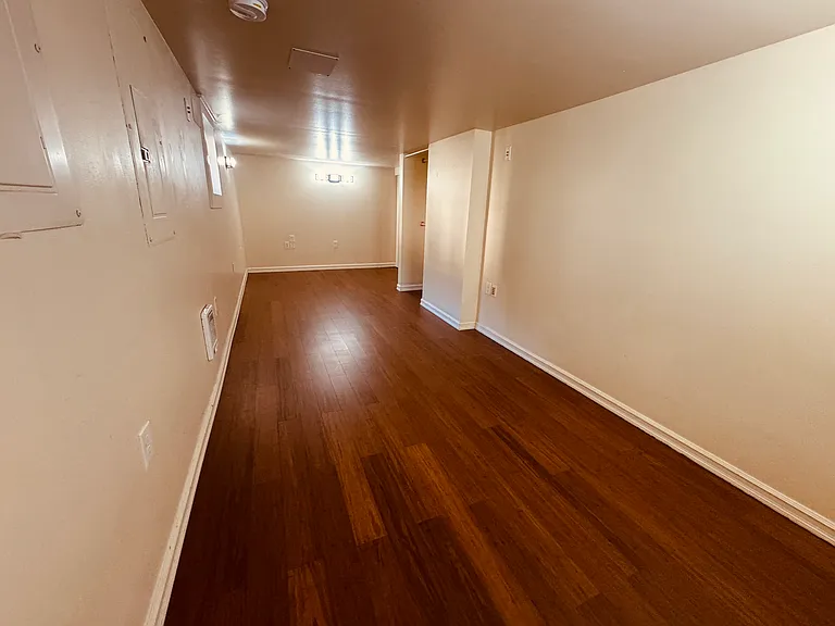 2413 SE Taggart St #BASEMENT — Photo 9