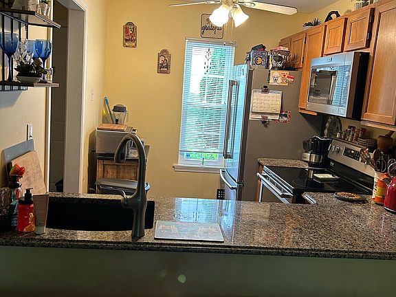 4th image of 402 Derry Dr #402