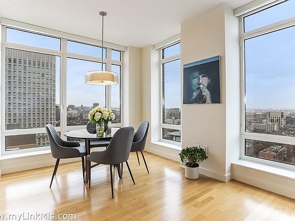 4th image of 400 Stuart St #18C