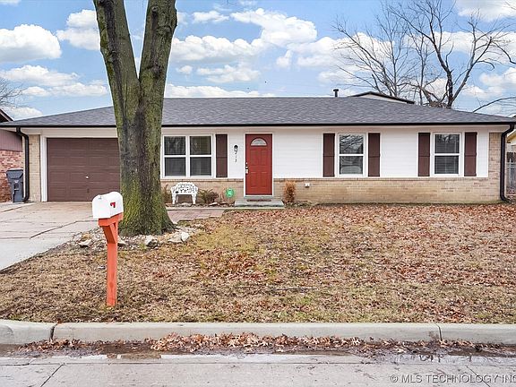 2nd image of 213 N Christy
