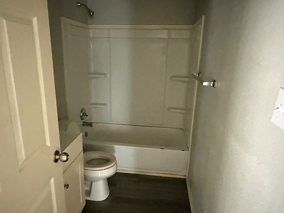 5th image of 613 Ellington St