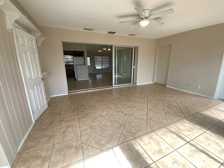 2152 Bay St #A — Photo 11