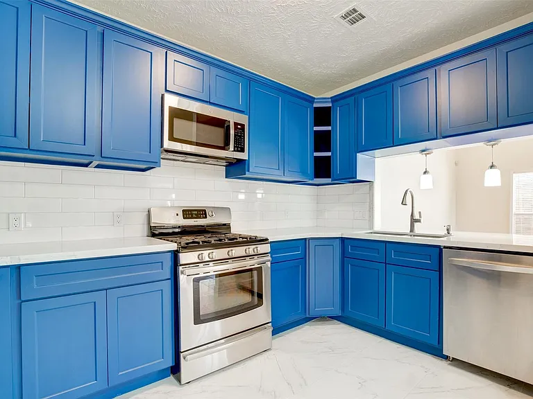 11840 Spring Grove Dr — Photo 9