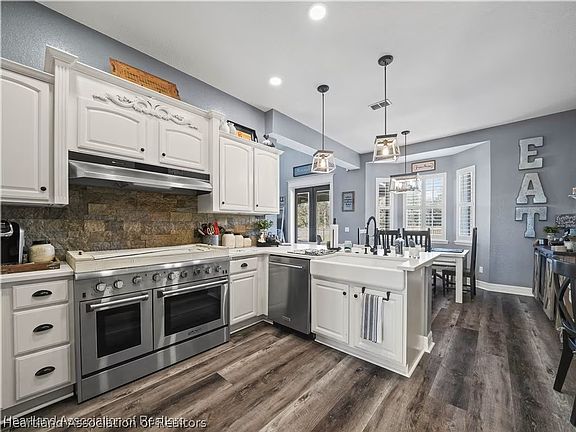 4th image of 423 9th St NE