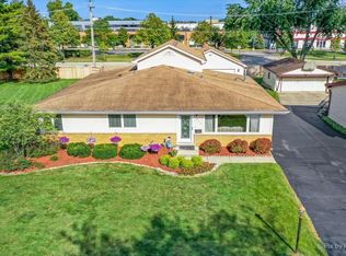 715 Eastman Dr, Mount Prospect, IL 60056
