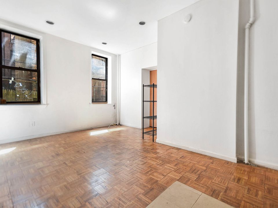 1st image of 416 E 70th St #4