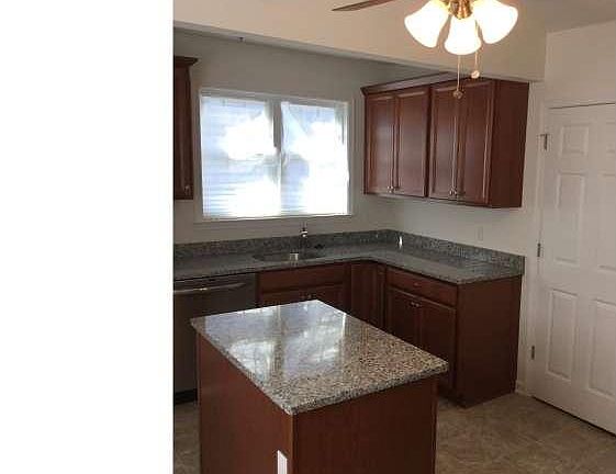 5th image of 310 W Summit Ave