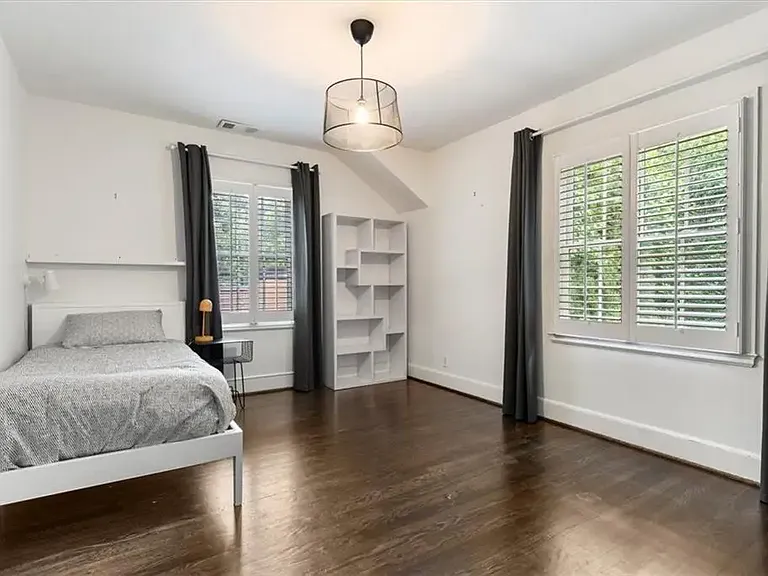 3825 Peachtree Dunwoody Rd NE — Photo 73