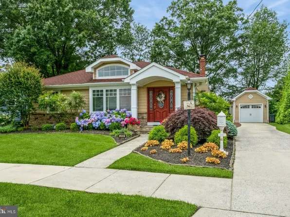 240 Meadow Dr, Haddonfield, NJ 08033