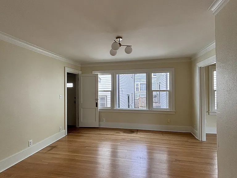 7315 12th Ave NE — Photo 4