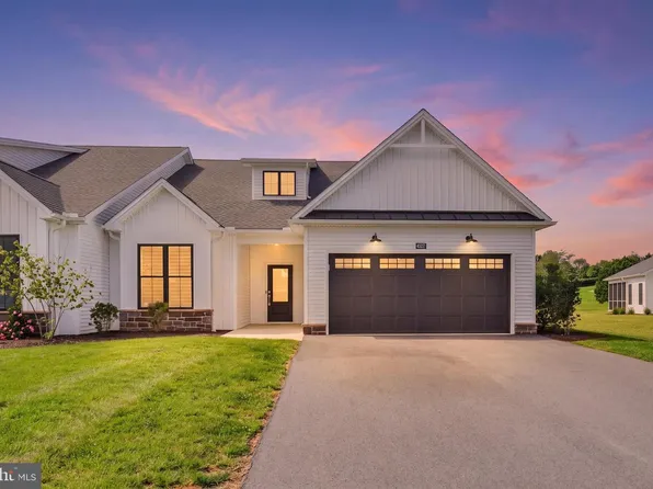 4527 Range Runner Dr, Fayetteville, PA 17222