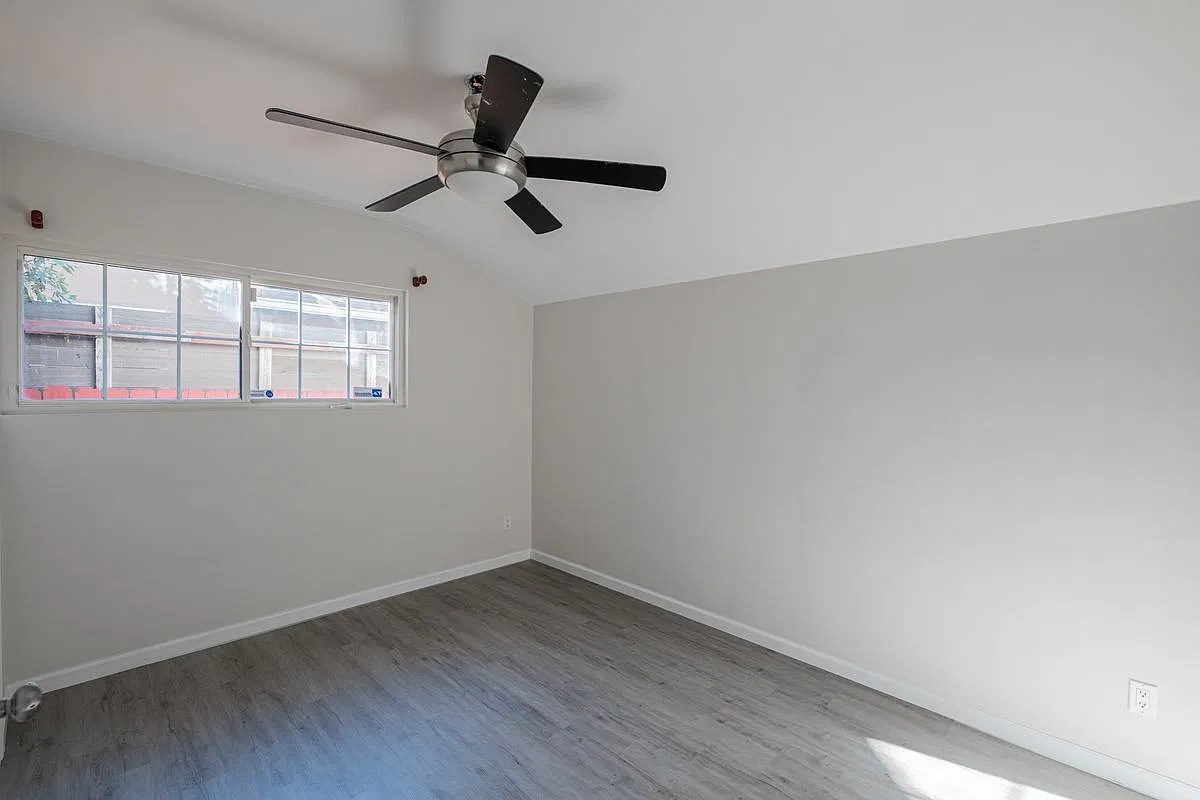 3 bed, 2.0 bath, 1433 sqft, $4,800 — Photo 4