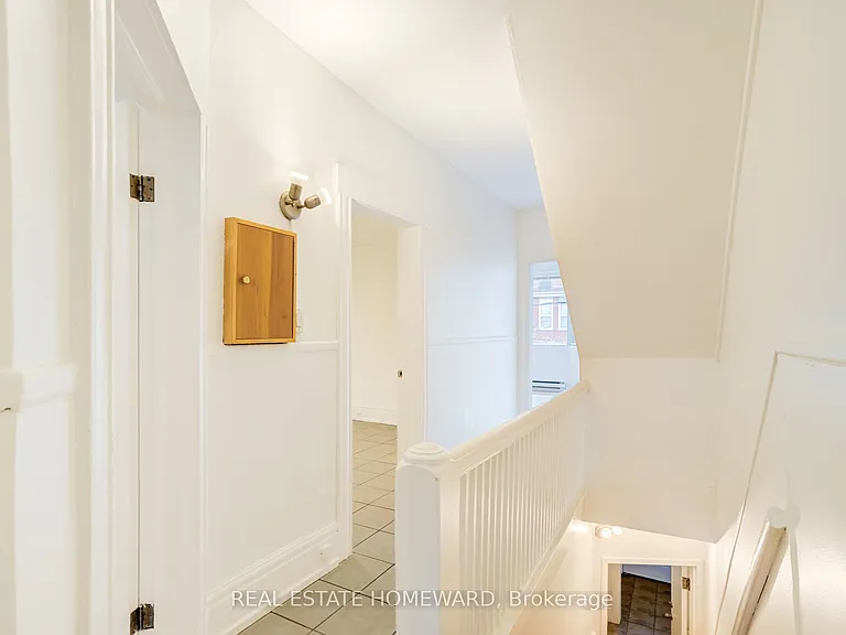 208 Ontario St #UPPER — Photo 17