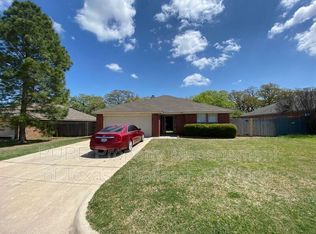 768 Hunter Ct, Azle, TX 76020