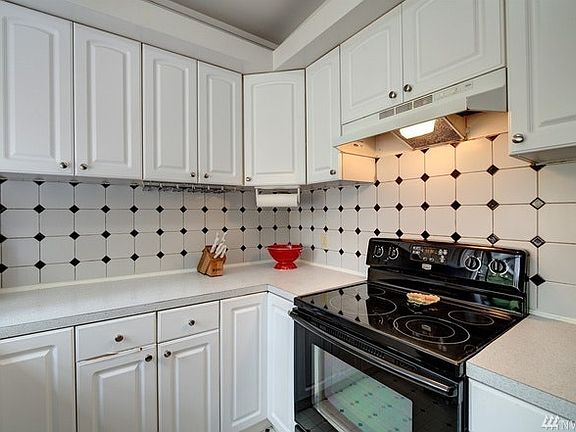 2nd image of 1319 165th Ave NE
